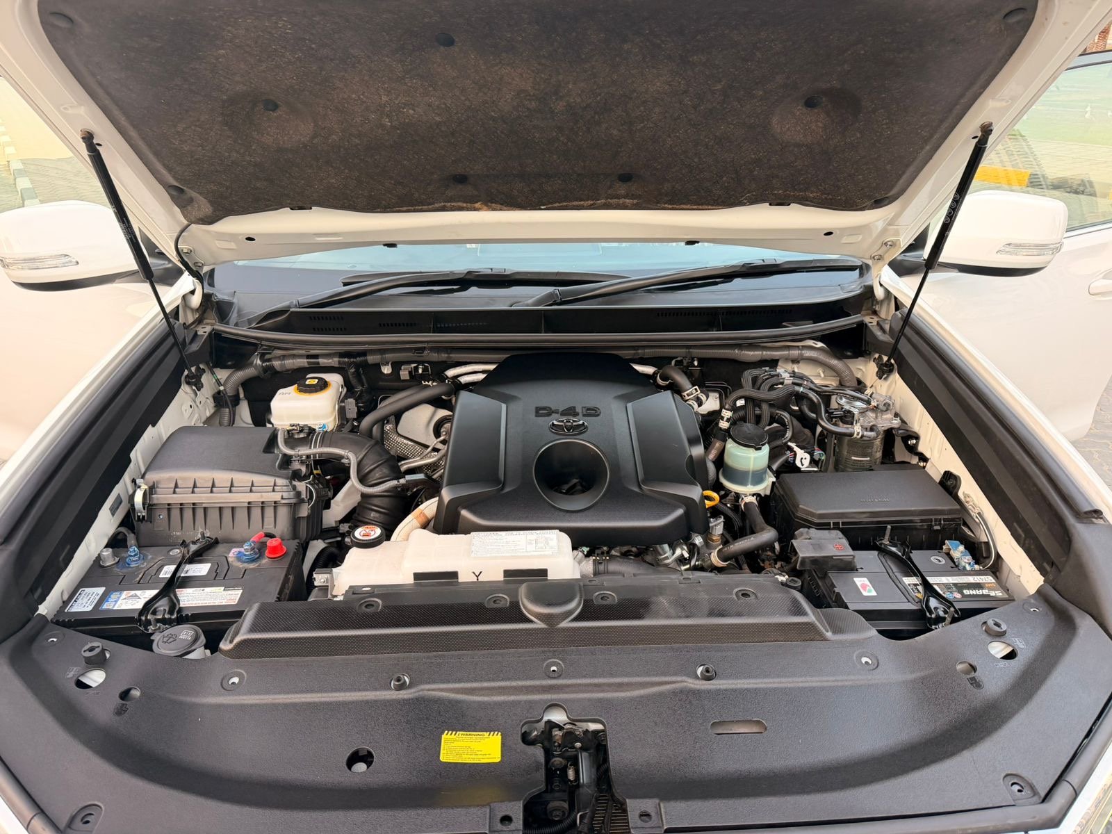 Land  Cruiser Prado VX 2022 White image